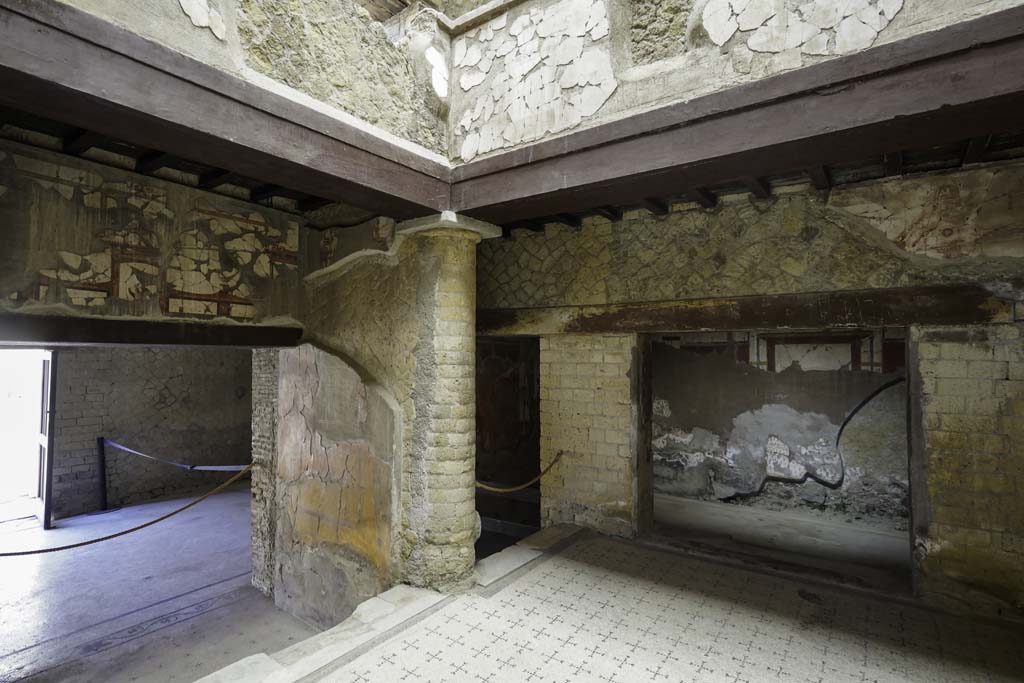 V.8 Herculaneum. August 2021.
Area 4, looking towards the north-west corner of the courtyard. The north wall of the small tablinum is on the left.
Photo courtesy of Robert Hanson